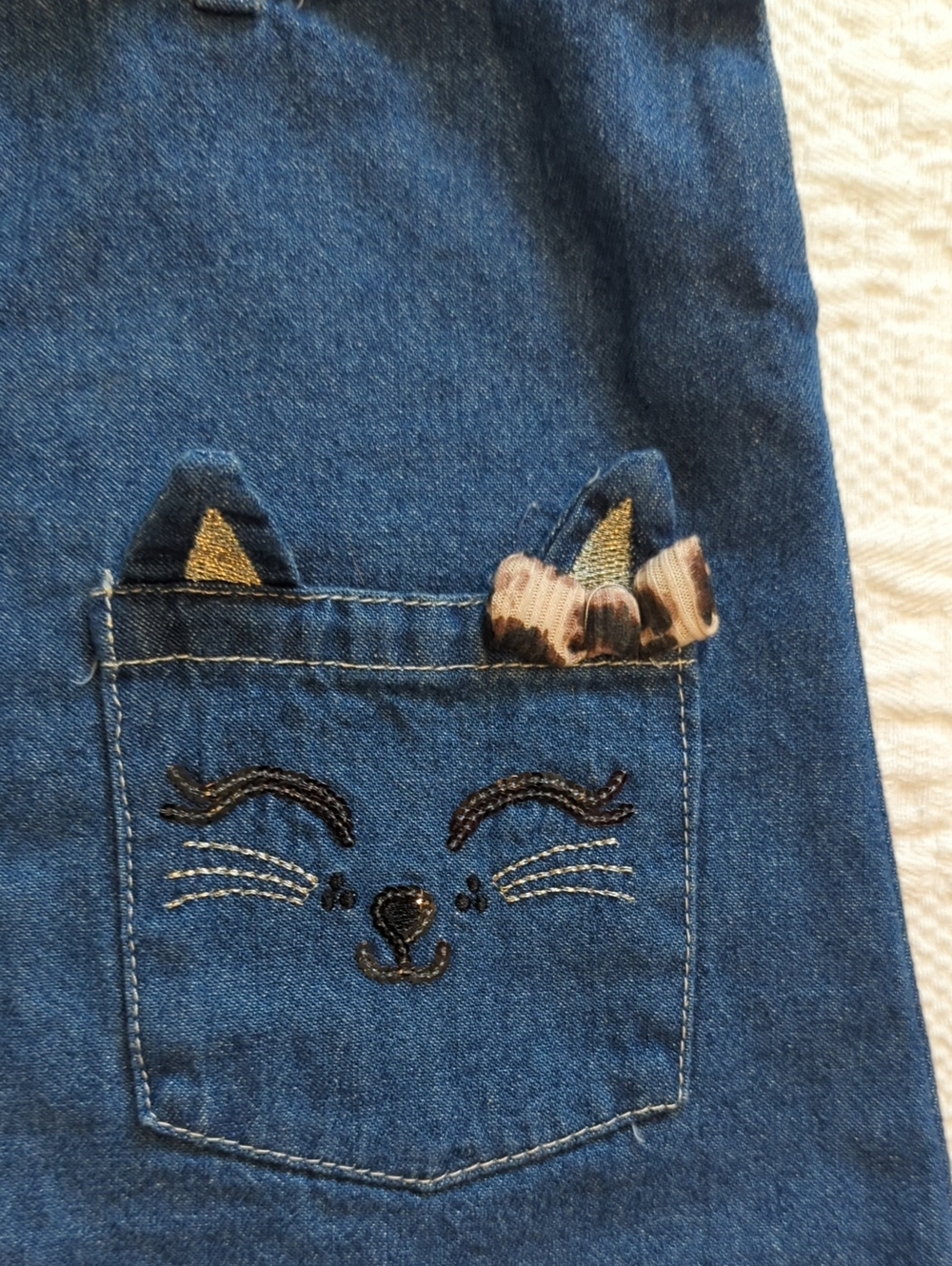 🎀😺 Denim Overall Dress/W Embroidered Cat Pockets /Black L/S Top/ Bow Size 5 - Picture 3 of 11